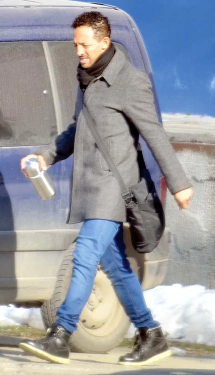 Kamara supraviețuiește doar cu termosul de cafea