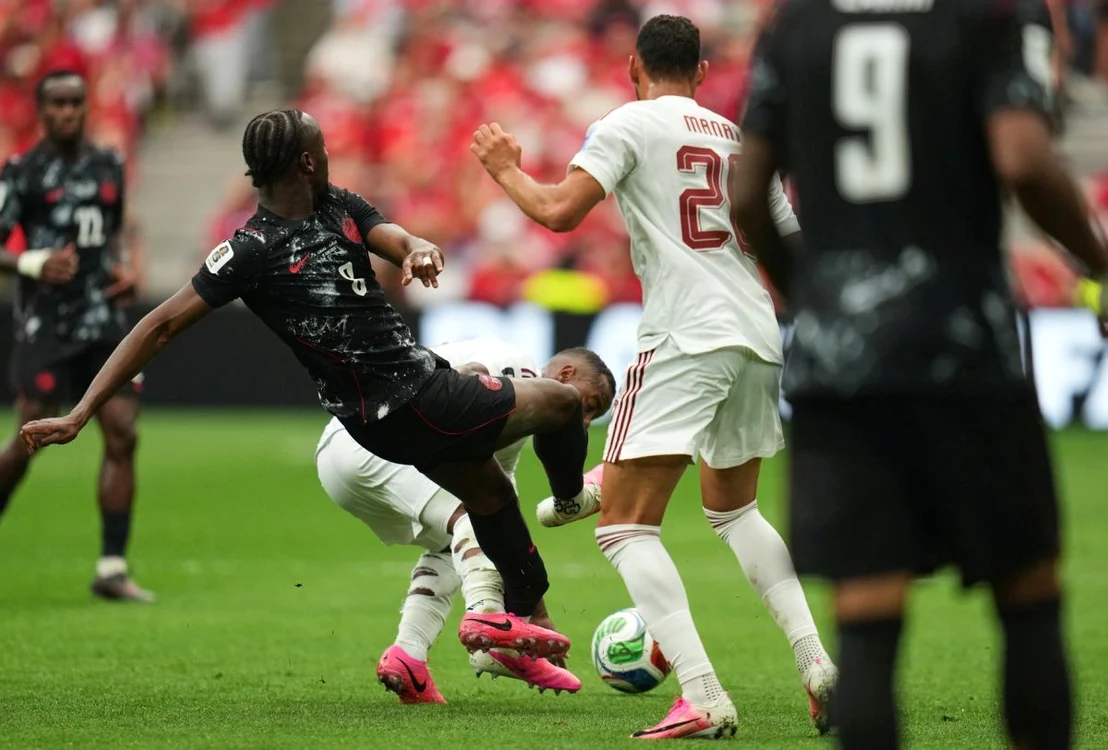 Momentul accidentării lui Kone (FOTO: Profimedia)