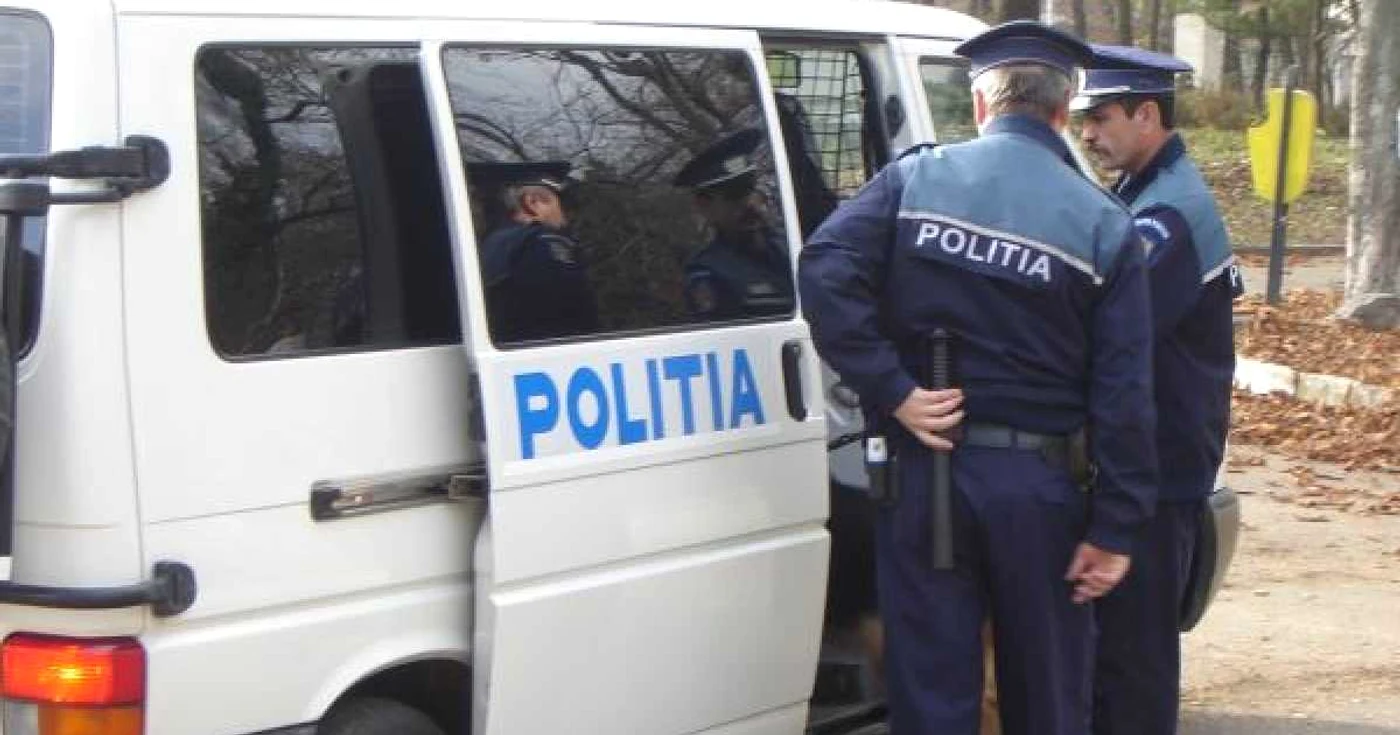 Bărbatul a fost reţinut de poliţişti
