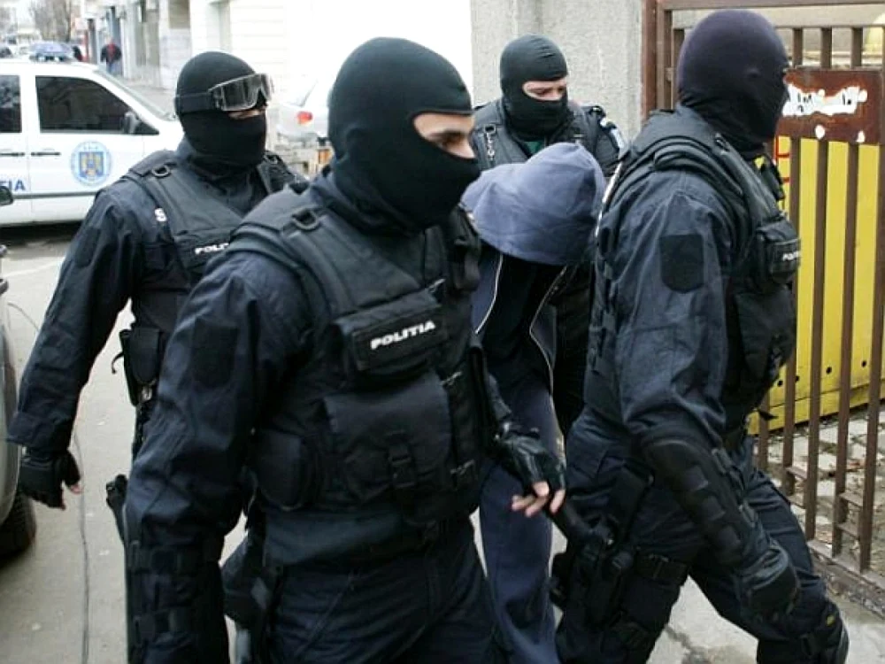 Prejudiciul creat de suspecţi ar fi de aproape 20 de milioane de lei FOTO Adevărul