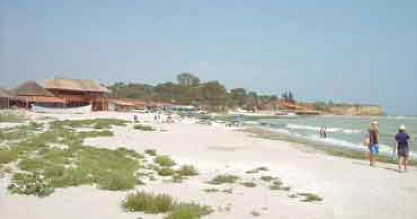 Constanta. Localitatea 23 August, sălbăticie şi linişte la malul mării