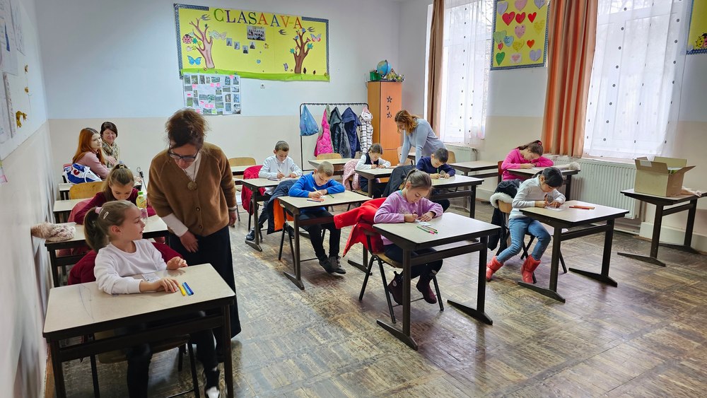 Jumătate dintre copiii de 15 ani din România suferă de analfabetism funcțional. Proiectul unicat la nivel național 