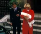 Prințesa Diana, la ieșire din maternitate, după nașterea prințului Harry