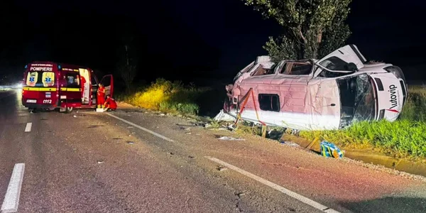accident intre un microbuz si un autocar foto isu bacau png