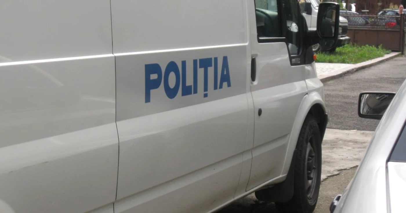 Poliţiştii continuă cercetările pentru depistarea autorului acestei fapte