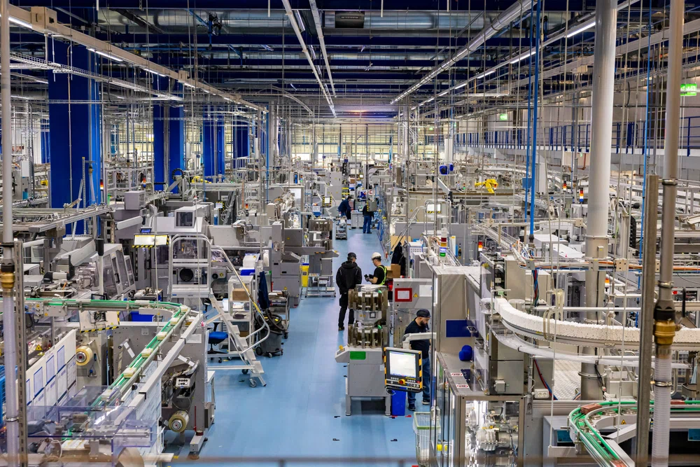 Investiții masive și tehnologie de ultimă generație: Cum a devenit fabrica Philip Morris România din Otopeni un pilon al economiei românești
