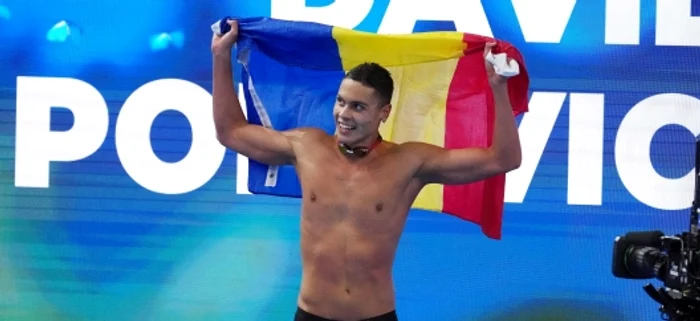 David Popovici, însoțit de drapel la marile concursuri