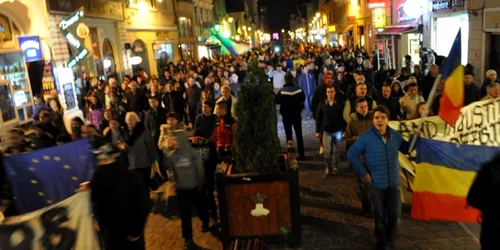 Braşovenii au ieşit din nou în stradă vineri seara. FOTORăzvan Boacă. 