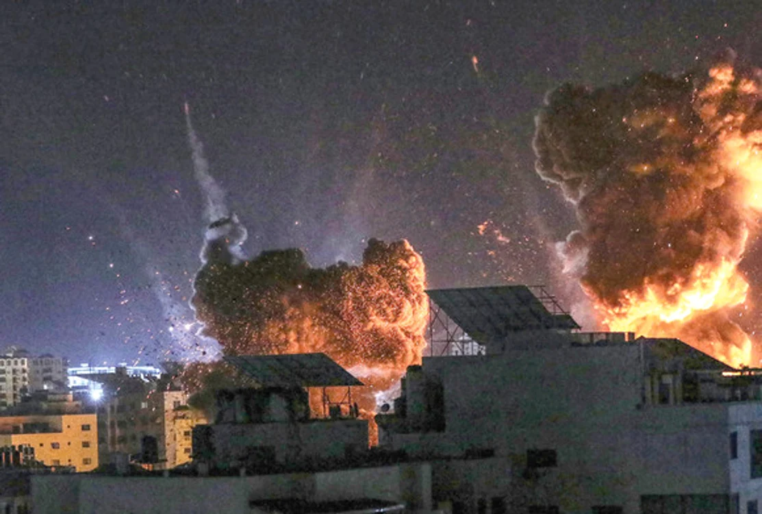 
    Mii de palestinieni din Gaza au rămas fără locuinţeFoto: EPA - EFE   