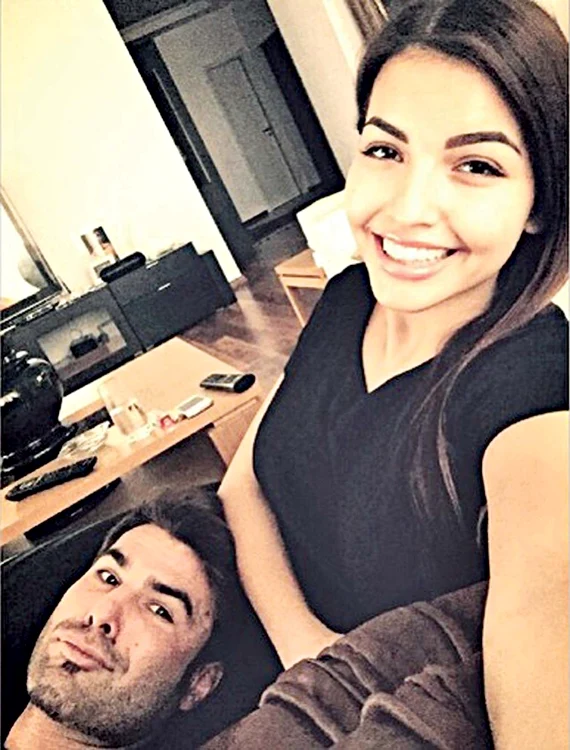 Nu se fereşte să se afişeze cu modelul Sandra Bachici, dar... în casă