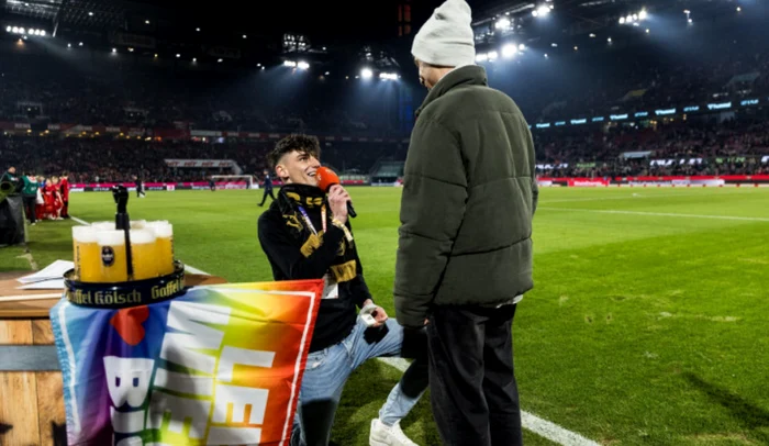 Pascal Kaiser şi-a cerut iubitul în căsătorie pe stadionul din Köln Foto/Profimedia