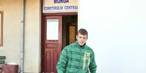 George Popescu a fost ieri la morgă să-şi ia micuţul