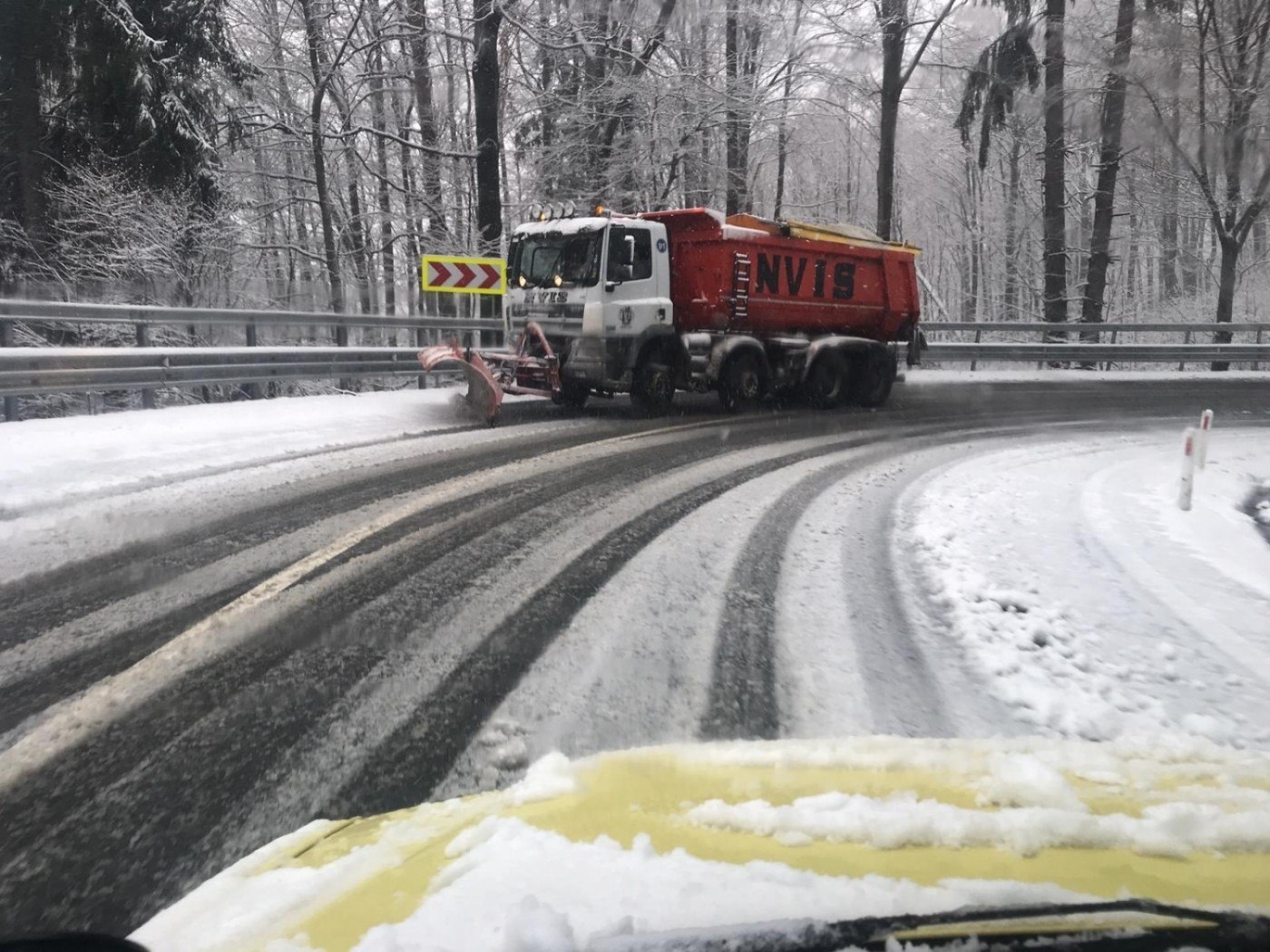 Trafic în condiții de iarnă pe mai multe drumuri din 7 județe: „Recomandăm atenție în efectuarea manevrelor” Trafic în condiții de iarnă pe mai multe drumuri din 7 județe: „Recomandăm atenție în efectuarea manevrelor”