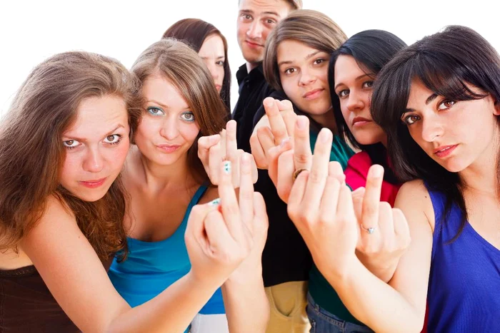 Arătarea degetului mijlociu este folosit foarte des în zilele noastre Foto: Shutterstock