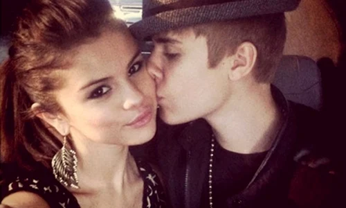 Selena Gomez e disperată să se împace cu Justin Bieber jpeg