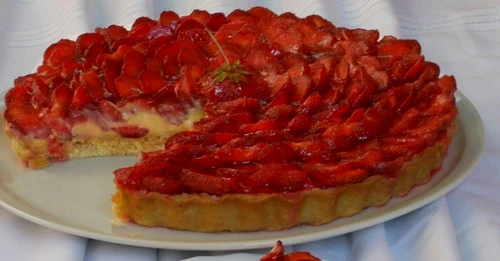 tarta cu capsuni jpeg