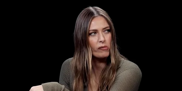 Maria Sharapova, greu încercată la provocarea emisiunii Hot Ones. Foto First We Feast jpeg