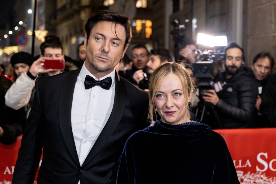 Fostul partener al premierului italian Giorgia Meloni, concediat după ce a fost înregistrat propunând o partidă de sex în grup