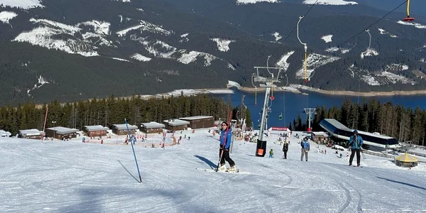Domeniul schiabil Transalpina Voineasa din judeţul Vâlcea în 2022 Foto Şcoala de schi Voineasa - Transalpina