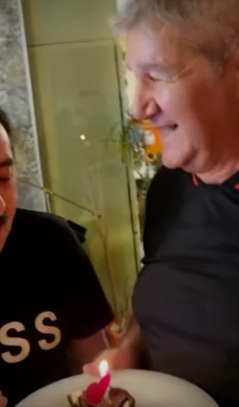 Artistul a fost înconjurat de unii dintre cei mai apropiați prieteni