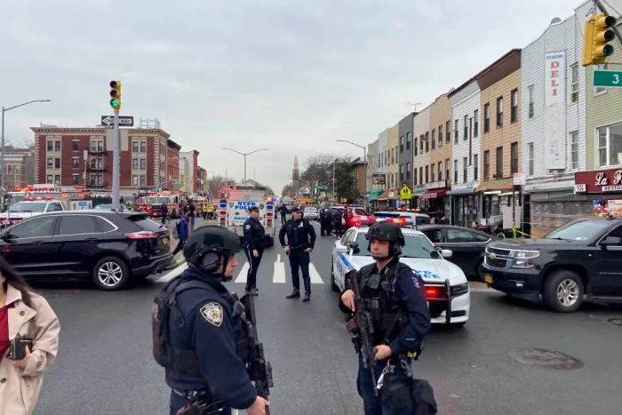 Un atentat cu armă de foc a avut loc într-o stație de metrou din New York