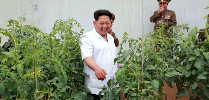 Kim Jong-Un este celebru pentru „indicaţiile preţioase” pe care le dă în timpul vizitelor FOTO Arhivă