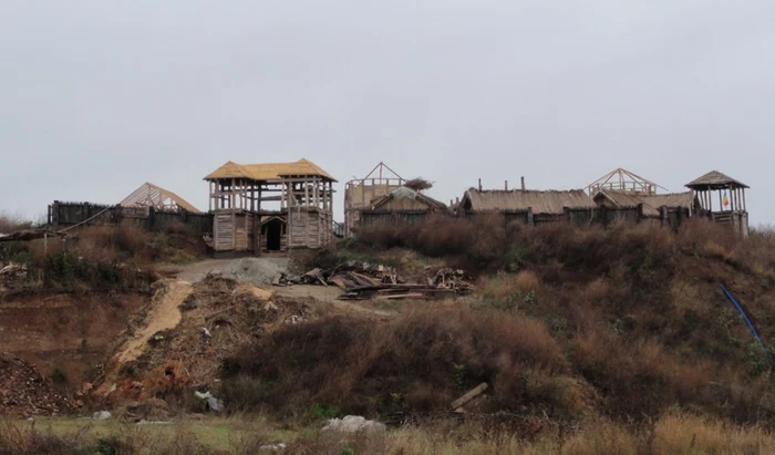 Cetatea dacică se află la marginea oraşului Drăgăneşti-Olt dinspre Slatina  (FOTO: Mugurel Manea)