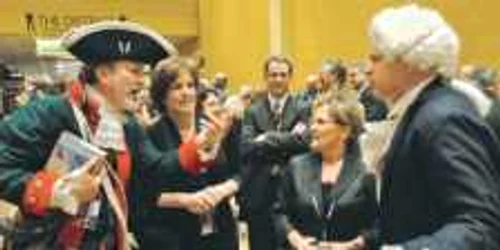 Membri ai mişcării „Tea Party“, îmbrăcaţi ca pe vremea  Declaraţiei de Independenţă, s-au reunit în februarie  la Nashville