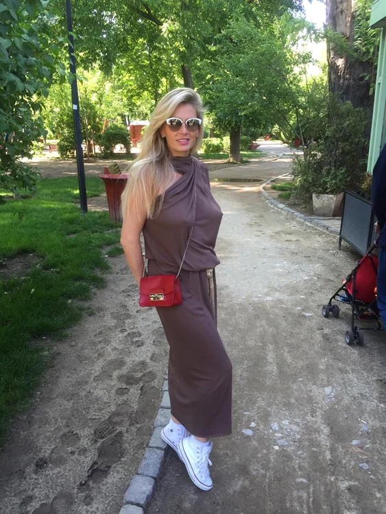 Andreea Bănică, imagine hot la piscină