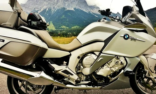 Motocicleta pe care justiţiarul Cabral o conduce jpeg