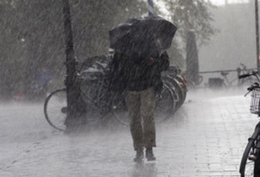 Vremea se schimbă. Meteorologii anunță ploi, furtuni, descărcări electrice și chiar grindină