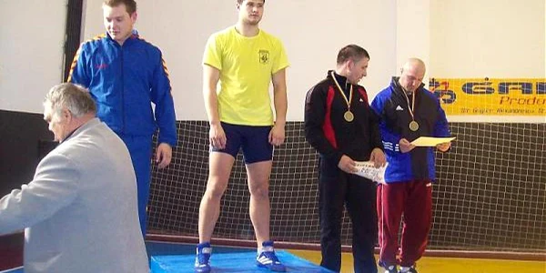 Alin Alexuc (tricou galben), sportivul anului 2009