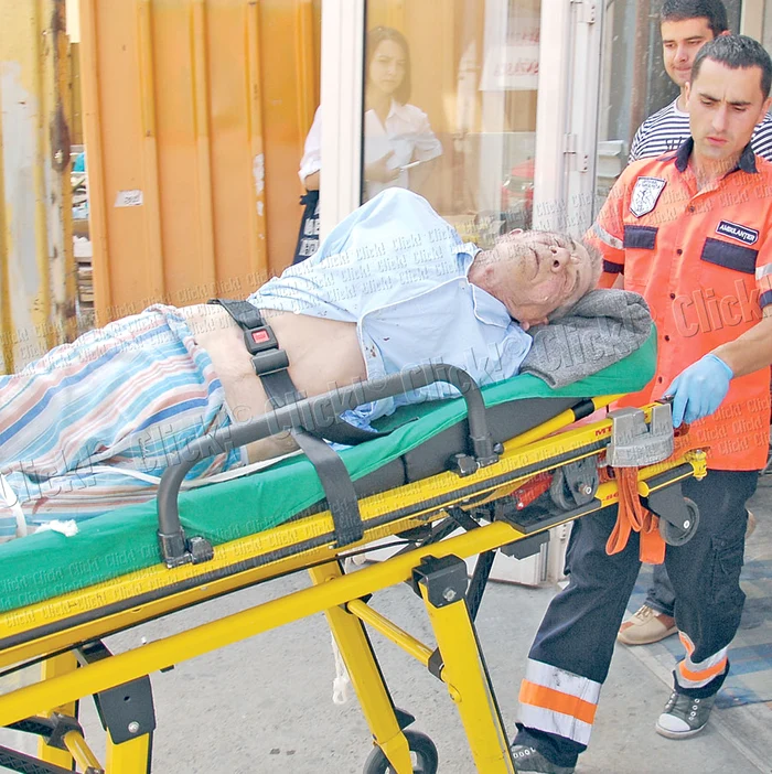 Luni, imediat după comiterea crimei, Ilie Roşu a fost imobilizat şi transferat la Spitalul de Psihiatrie (foto: Teo Furtună)