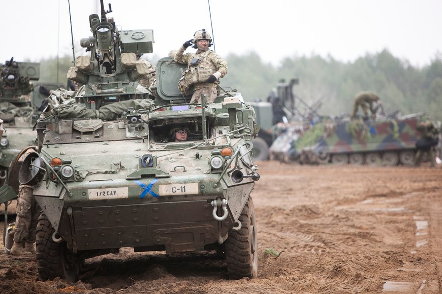 Tarifele lui Trump vor afecta și industria militară a SUA, avertizează oficiali europeni și americani