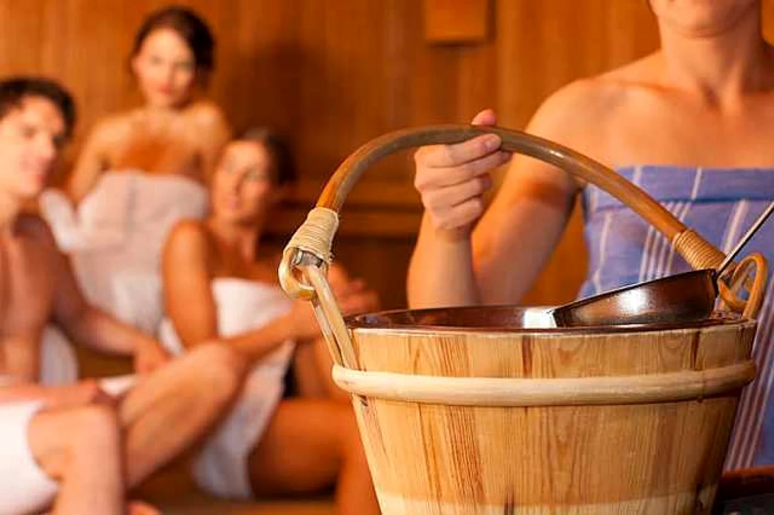 În centrele spa din vest sauna se face doar în prosop de bumbac - foto:stejarmasiv.ro