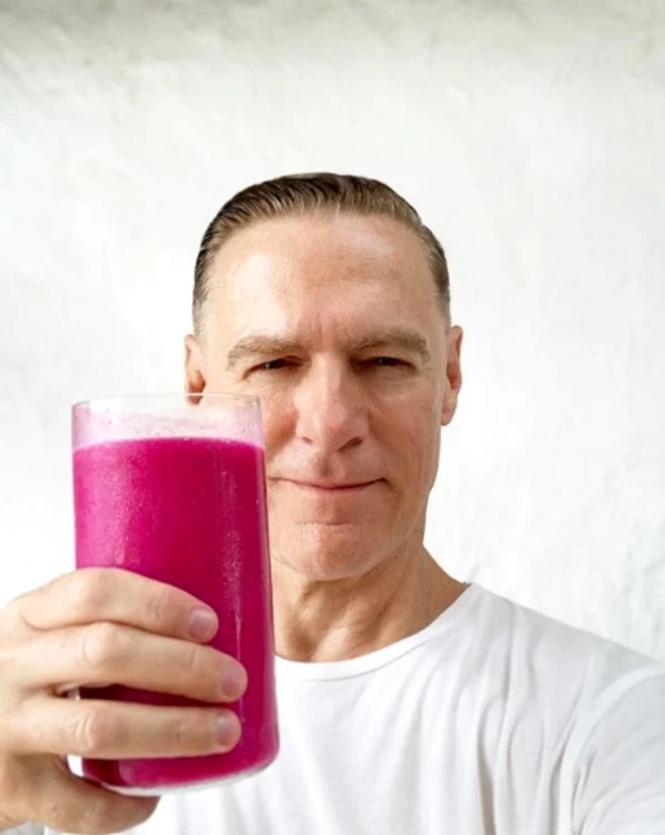 Bryan Adams împlinește 61 de ani în noiembrie și spune că se simte la fel de tânăr ca la 15-20 de ani