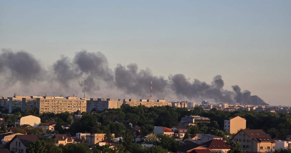 Incendiu violent în Bragadiru: nor uriaș de fum și mesaj RO-Alert. Trei ...