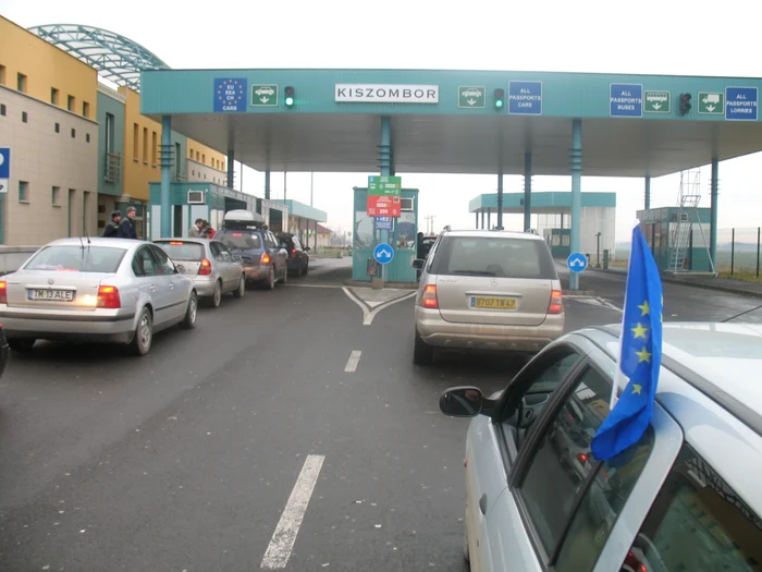 
    Punctul de trecere a frontierei de la Cenad (Foto: Sebastian Tătaru)  