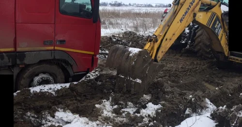 TIR blocat la Răchiteni