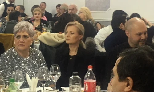 Simona Secrier a stat retrasă la petrecere jpeg
