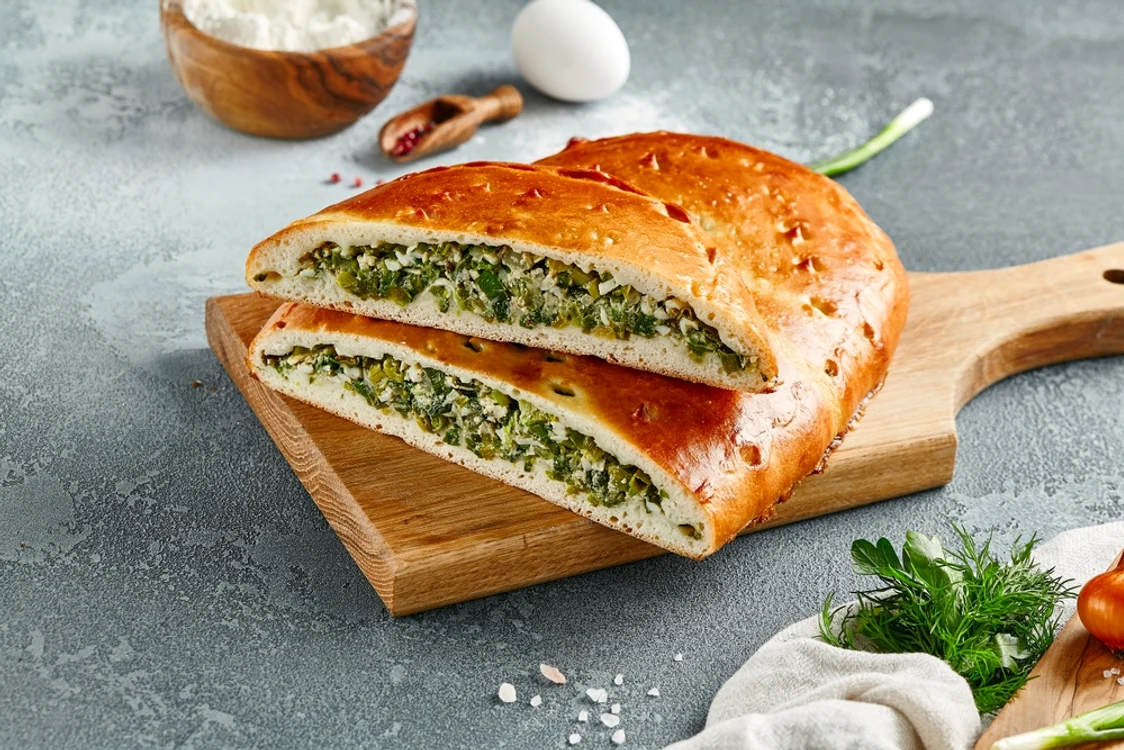 Plăcintă cu ceapă verde. Foto: Shutterstock.