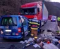 Accident mortal pe Valea Oltului la Câineni - Vâlcea - două victime în urma coliziunii dintre un TIR şi un autoturism Foto ISU Vâlcea