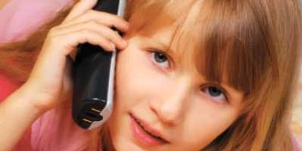 Telefoanele mobile, periculoase pentru copii