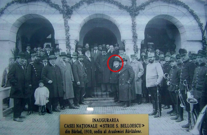 Inaugurarea Casei Naţionale. Profesorul Belloescu, marcat cu cerc roşu FOTO Academia Bârlădeană