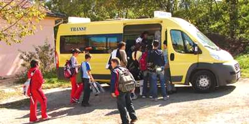 Hunedoara: Preşcolarii sunt alungaţi abuziv din microbuze