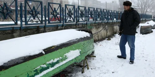Ultimul marangoz ne-a arătat bărcile pe care trebuie să le repare în primăvară