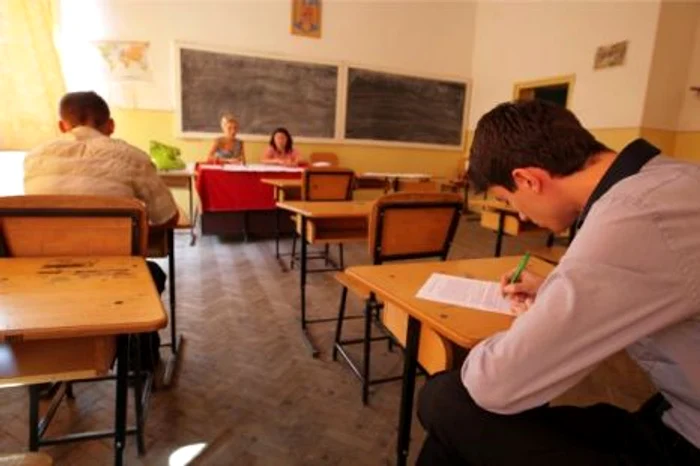 
    Absolvenţii de liceu au picat în masă la examenul de Bac  