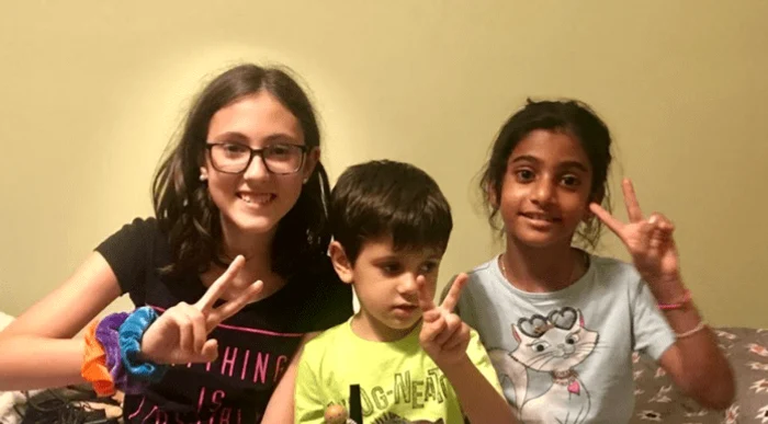 Sorina, alături de frații vitregi