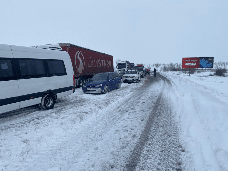 Cum trebuie să procedați dacă rămâneți blocat în zăpadă cu mașina. Sfaturi care pot face diferența