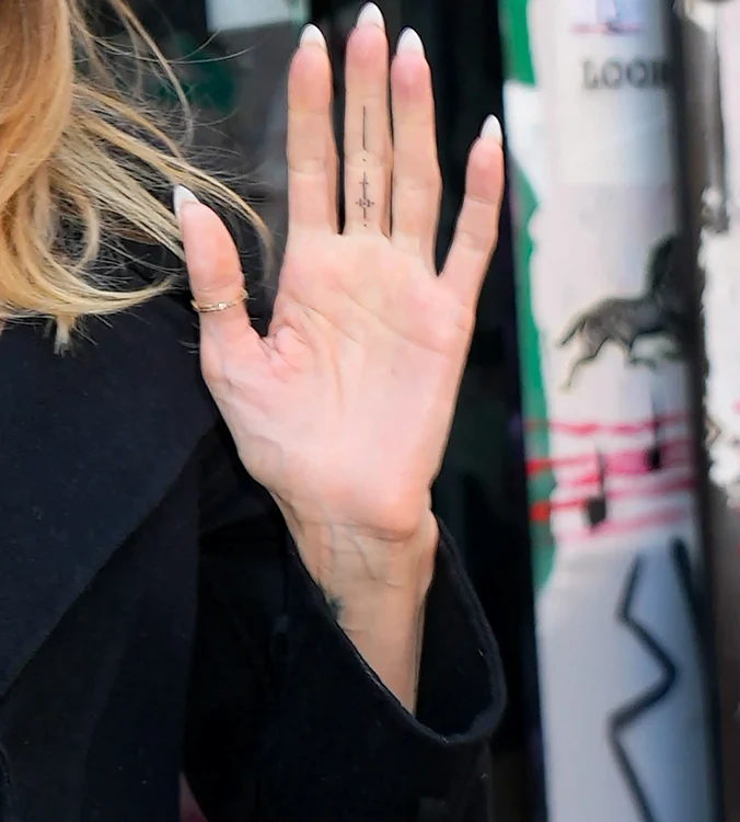 Close up tatuaj Angelina Jolie PNG